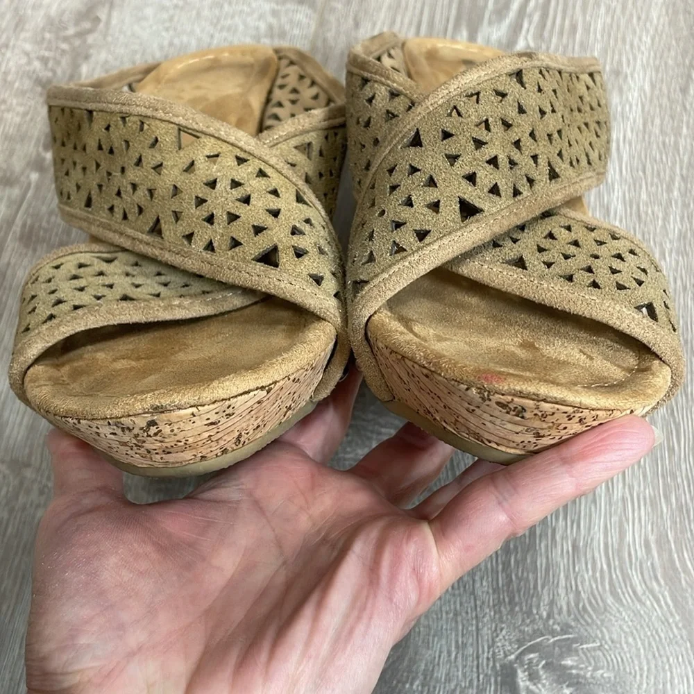 Minnetonka Lainey Laser Cut Suede Leather Cork Wedge Sandal Tan 9